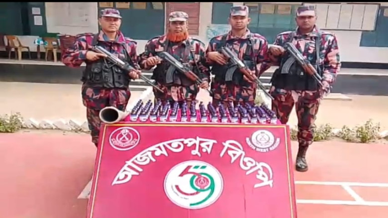 শিবগঞ্জ সীমান্তে কৃষকের সেচ পাইপে লুকানো মাদক: বিজিবির অভিযানে ১২৩ বোতল নেশাজাতীয় সিরাপ উদ্ধার...