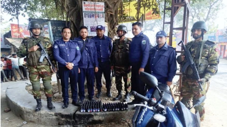 তানোর চেকপোস্টে পুলিশের জালে ফেন্সিডিল—১১৫ বোতলসহ পরিত্যক্ত 