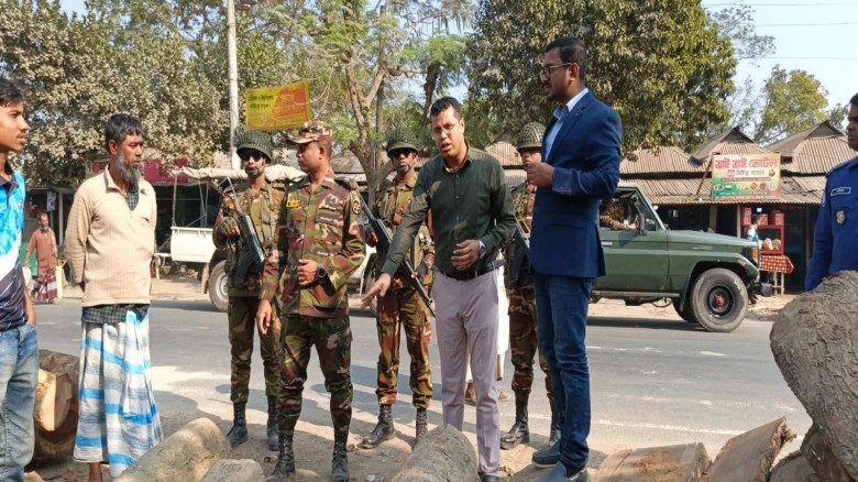 মহাসড়কের পাশে রাখা কাঠ অপসারণে করাতকল মালিকদের ২৪ ঘণ্টার সময়সীমা...