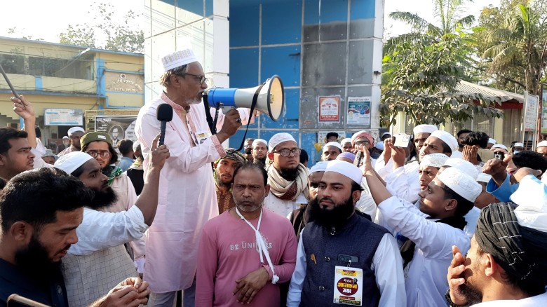 ঈশ্বরগঞ্জে হাতপাখা প্রতীকের কর্মীর ওপর হামলার প্রতিবাদে বিক্ষোভ ও সমাবেশ...