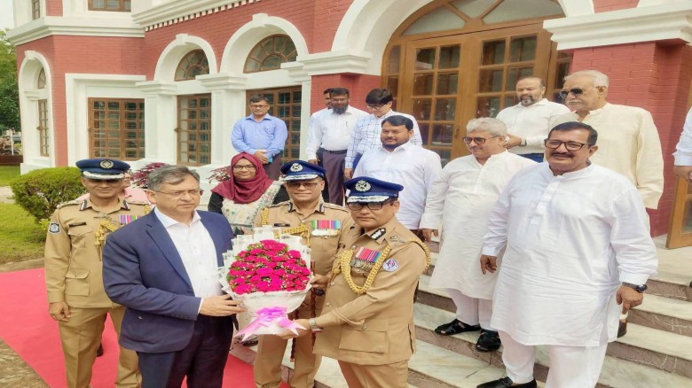 সারদা পুলিশ একাডেমিতে শিক্ষানবিস এএসপিদের সমাপনী কুচকাওয়াজ