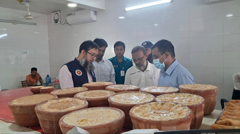 বিএসটিআইর অভিযানে রাজশাহীর অলিম্পিয়া সুইটসকে ১৫ হাজার টাকা জ
