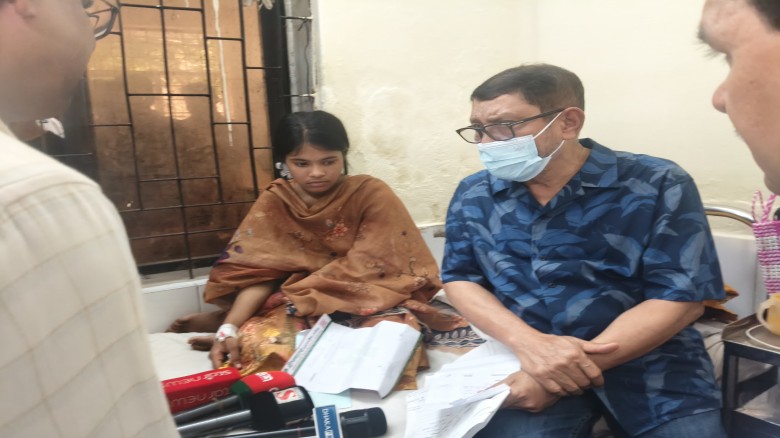 হঠাৎ হাসপাতাল পরিদর্শনে স্বাস্থ্যমন্ত্রী, স্যালাইন না দেওয়ার