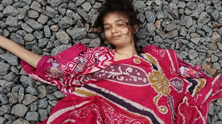 চাঁপাইনবাবগঞ্জে ট্রেনের ধাক্কায় অজ্ঞাত তরুণীর মৃত্যু, পরিচয় 