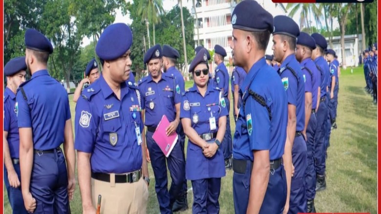 রাজশাহী পুলিশ লাইন্স মাঠে বর্ণাঢ্য মাস্টার প্যারেড অনুষ্ঠিত