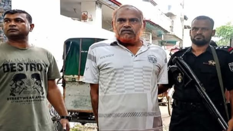 যশোরে  আলোচিত মাদক ব্যবসায়ী  মশিউরের বাড়িতে অভিযান চালিয়ে 