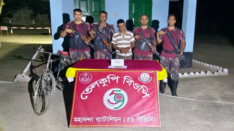 চাঁপাইনবাবগঞ্জে তেলকুপি সীমান্তে  ৫৯ বিজিবির অভিযানে বাইসাইক
