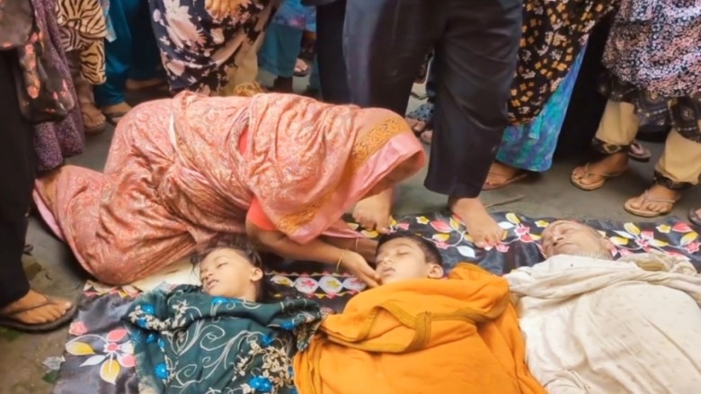 লক্ষ্মীপুরে দাদাকে বাঁচাতে গিয়ে নাতি-নাতনিসহ তিনজনের মর্মান্