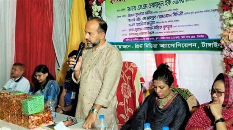 টাঙ্গাইলে ইনডোর গেমের পুরষ্কার বিতরণ অনুষ্ঠানে জেলা পরিষদের 