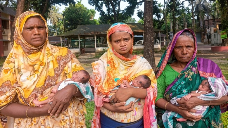 বাক প্রতিবন্ধি দম্পতির তিন পুত্র জন্ম,খরচ বহনে সহায়তা চান পর