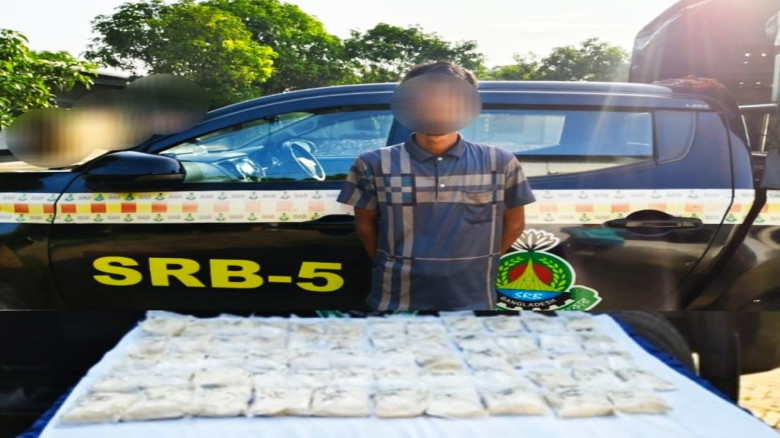 চাঁপাইনবাবগঞ্জে ৬ কেজি ৭৫১ গ্রাম হেরোইনসহ মাদক ব্যবসায়ী গ্রে