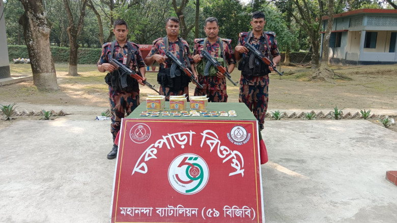 শিবগঞ্জ সীমান্তে ৫৯ বিজিবি’র অভিযানে বিপুল পরিমাণ ভারতীয় পাত
