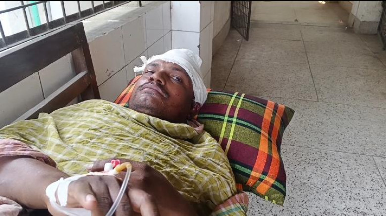 দৌলতপুরে শিক্ষিকার বদলি ঠেকাতে এলাকাবাসীর মানববন্ধন, প্রতিপক