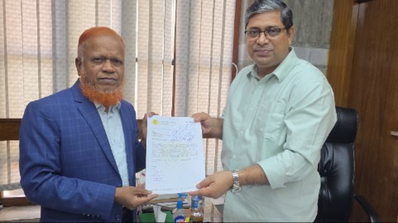 চাঁপাইনবাবগঞ্জ পৌরসভায় ১০ মশক নিধন মেশিন ও ৫ গারবেজ ট্রাক বর