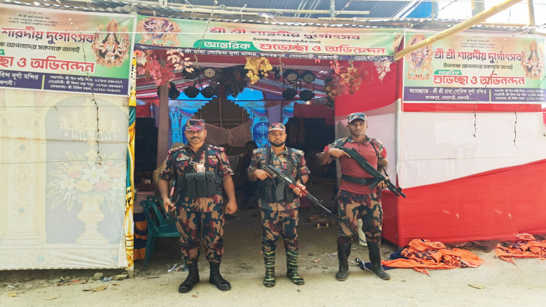 শারদীয় দুর্গাপূজা ঘিরে চাঁপাইনবাবগঞ্জ সীমান্তে ৫৩ বিজিবির ৮