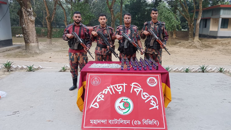 শিবগঞ্জ সীমান্তে ৫৯ বিজিবি’র অভিযান বিপুল পরিমাণ ভারতীয় মাদক