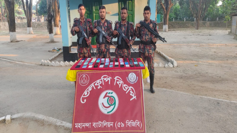 শিবগঞ্জ সীমান্তে ৫৯ বিজিবির অভিযান ৫০টি চোরাই ভারতীয় মোবাইল 